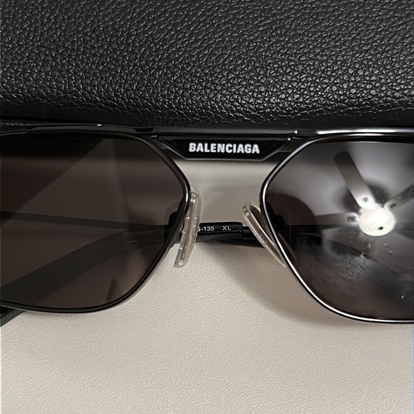 Balenciaga oval sunglasses - Picture 2 of 5